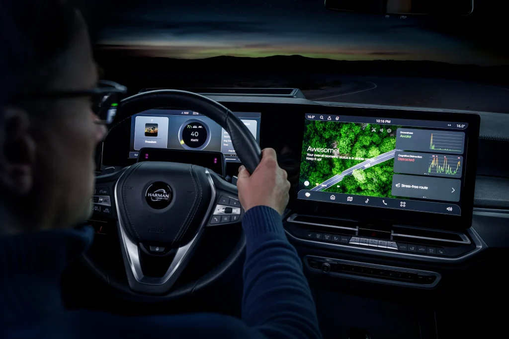 نقش مانیتور و مولتی‌مدیا در افزایش تجربه‌ی رانندگی